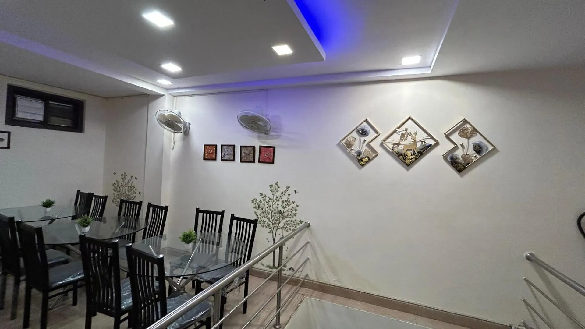 Hotel Sahu Near Kashi Vishwanath Temple Gate Varanasi 3*,  India